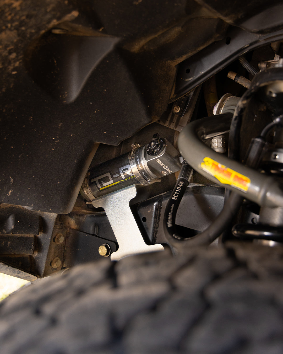 Front Remote Res Adjustable Struts 300 Series Toyota LandCruiser