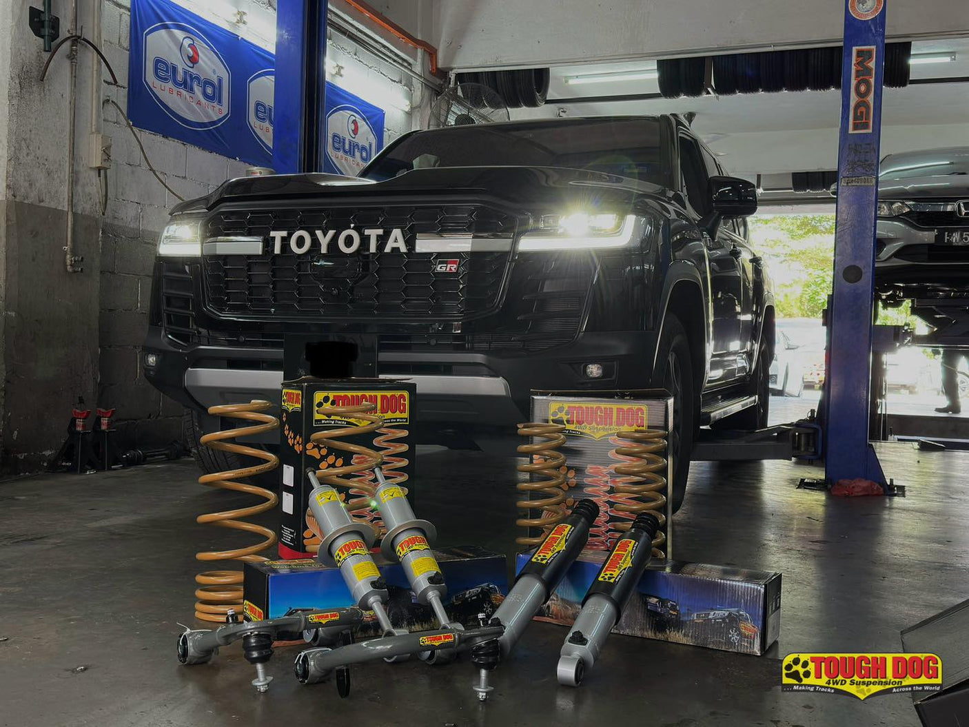 Suspension/Lift Kit 300 Series GR Sport Toyota LandCruiser